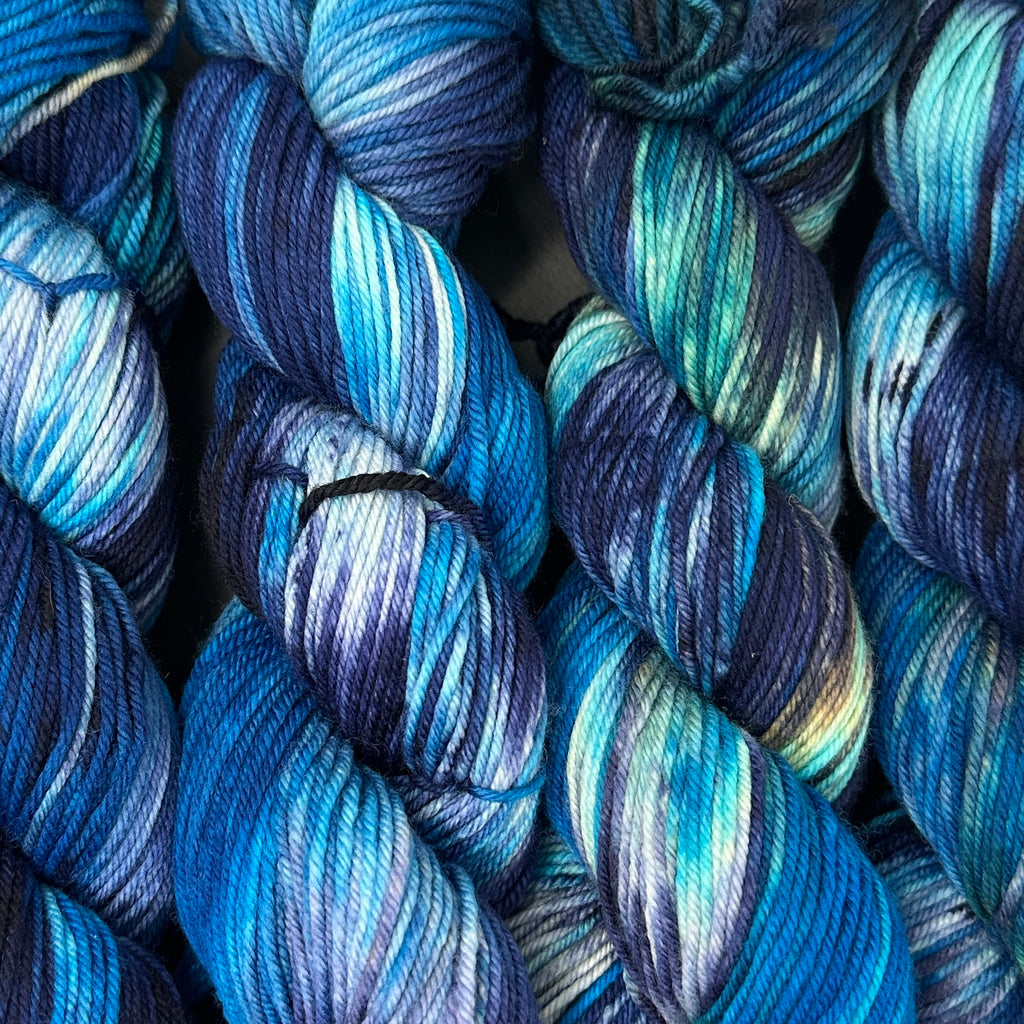Still heavy DK to light worsted The Wave